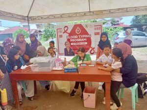 IBLLA NAGSAGAWA NG BLOOD TYPING ACTIVITY