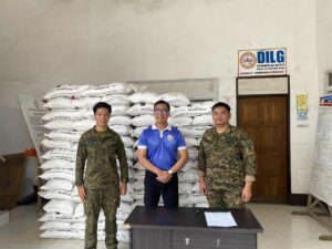 LGU-ISABELA CITY HANDS MORE THAN 300 SACKS OF RICE TO SECURITY FORCES, PDLs