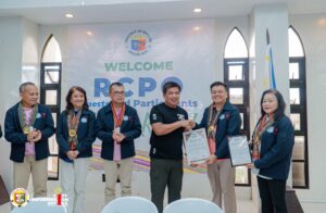 GOV. MUJIV, NAKASAMA ANG MGA KALAHOK NG PANREHIYONAL NA KUMBENSYON NG MGA HRMPs