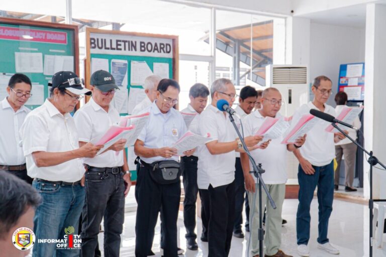 ‘CRUSADES’ FILL CITY WITH CHRISTMAS CAROLS