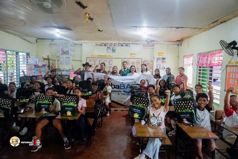 MGA MAG-AARAL NG LOWER BAÑAS AT UPPER MANGGAS ELEMENTARY SCHOOL, NAKATANGGAP NG OVP PAGBABAGO BAGS